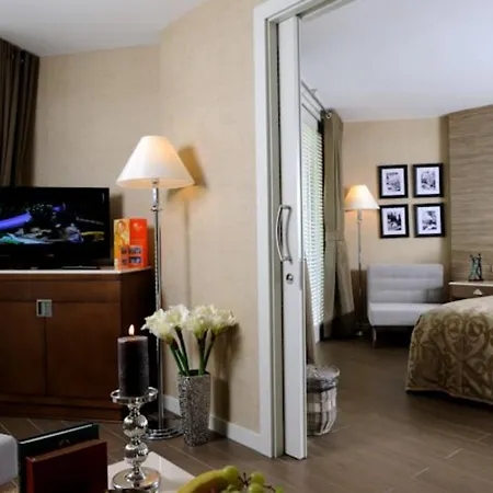 Elegance International Hotel 5*